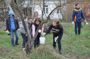 Акция по очистке территорий Хадыженска от накопившегося за зиму мусора