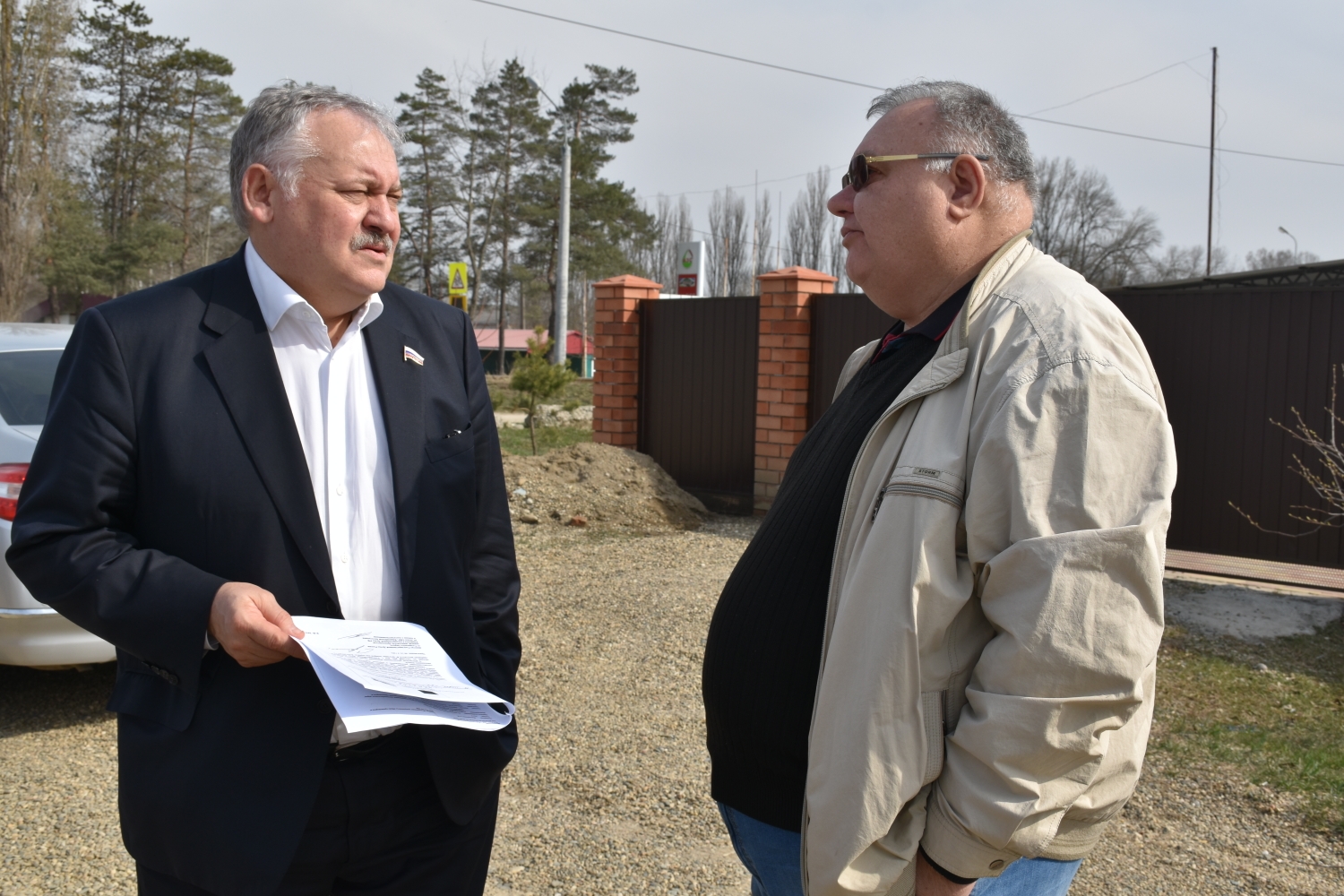 Прием граждан, обход улиц и СУ-27 для городского парка: Константин Затулин  на региональной неделе побывал в Апшеронском районе. | 02.04.2021 |  Апшеронск - БезФормата