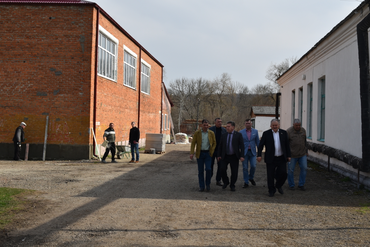 Прием граждан, обход улиц и СУ-27 для городского парка: Константин Затулин  на региональной неделе побывал в Апшеронском районе. | 02.04.2021 |  Апшеронск - БезФормата