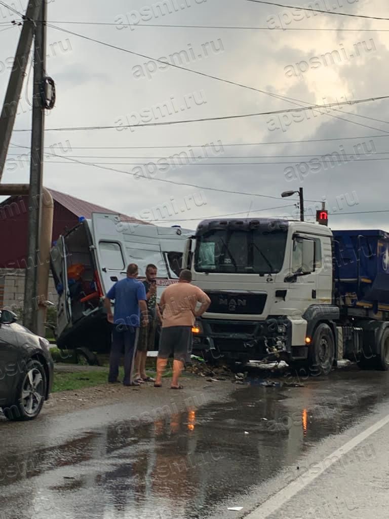 В Апшеронске в ДТП попала скорая помощь | 11.08.2021 | Апшеронск -  БезФормата