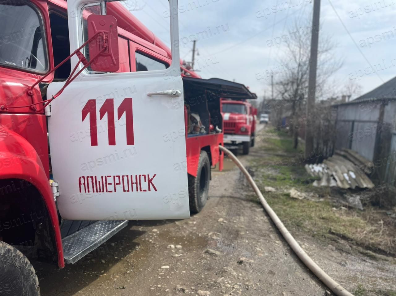 В Апшеронске пожарные потушили горевший дом на улице Свердлова | 15.03.2022  | Апшеронск - БезФормата