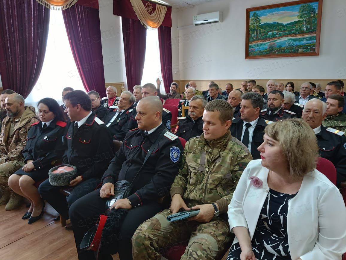 Заместитель губернатора Кубани, войсковой атаман Александр Власов провел  рабочий день в Апшеронском районе | 19.03.2023 | Апшеронск - БезФормата