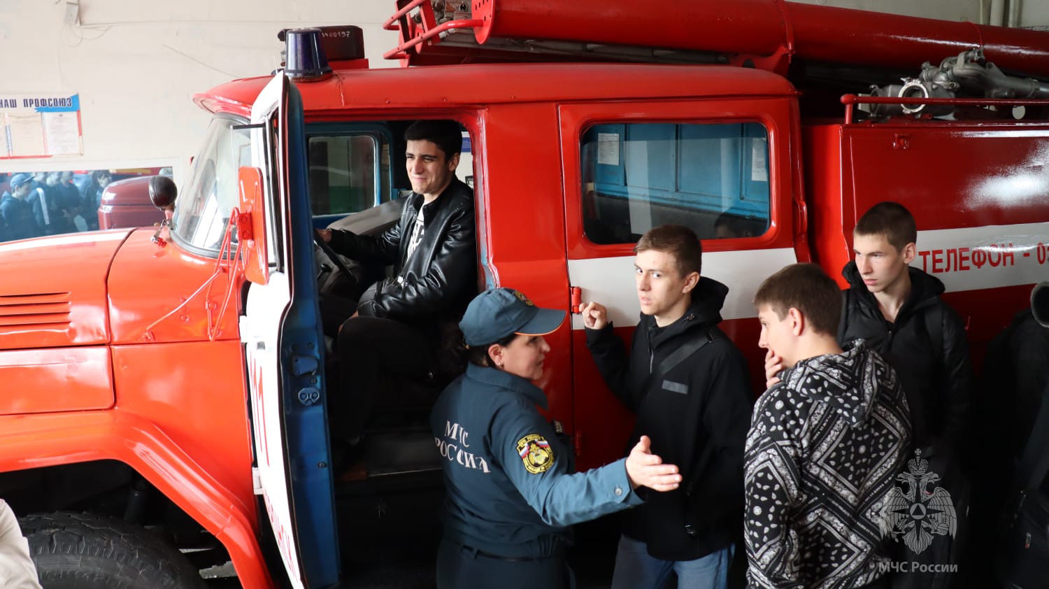 Молодежь из апшеронского центра «На Высоте» побывала на экскурсии в  пожарно-спасательной части | 30.04.2023 | Апшеронск - БезФормата