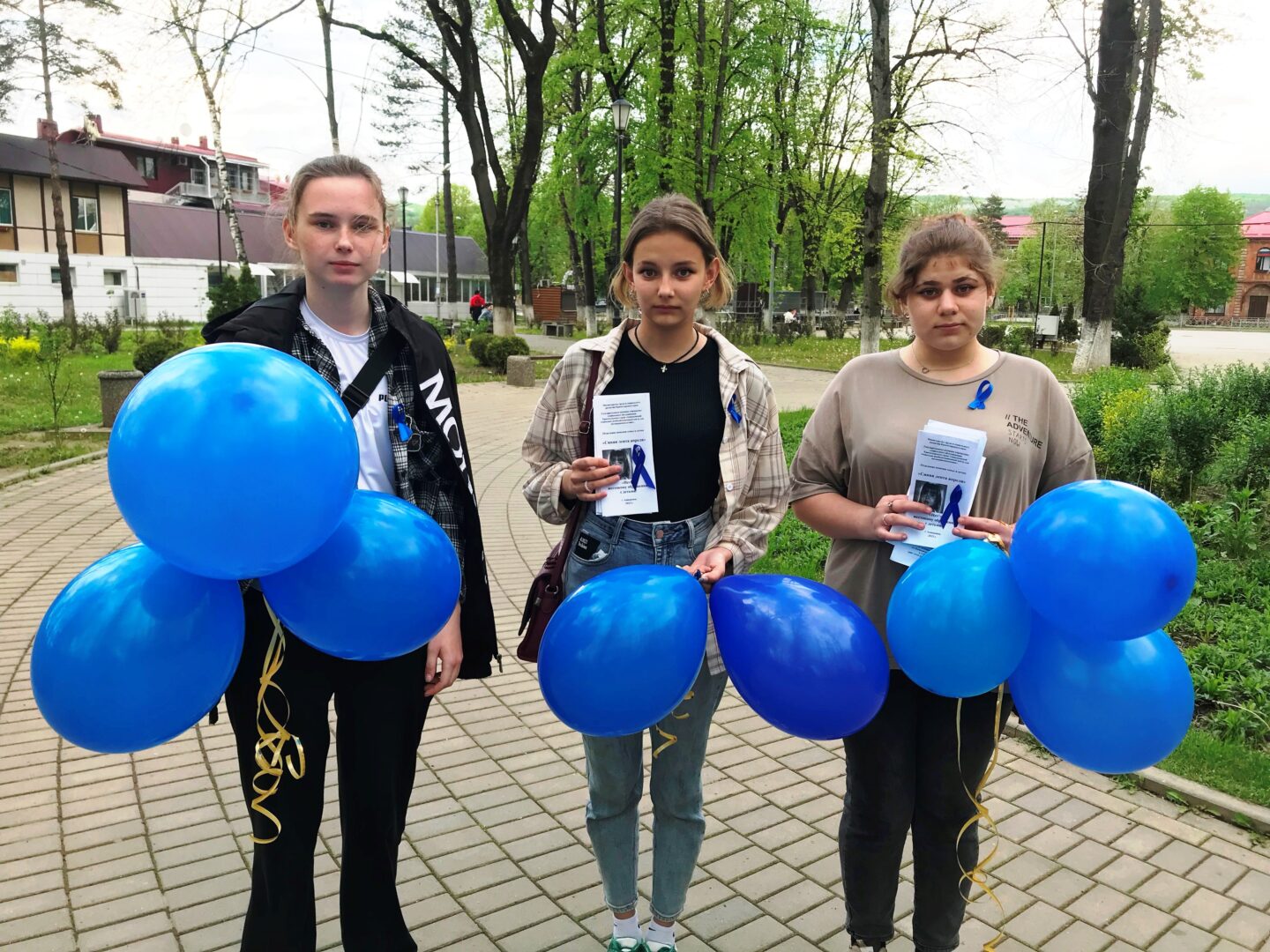 В Апшеронске, Хадыженске и Мезмае провели акцию «Синяя лента апреля» |  05.05.2023 | Апшеронск - БезФормата