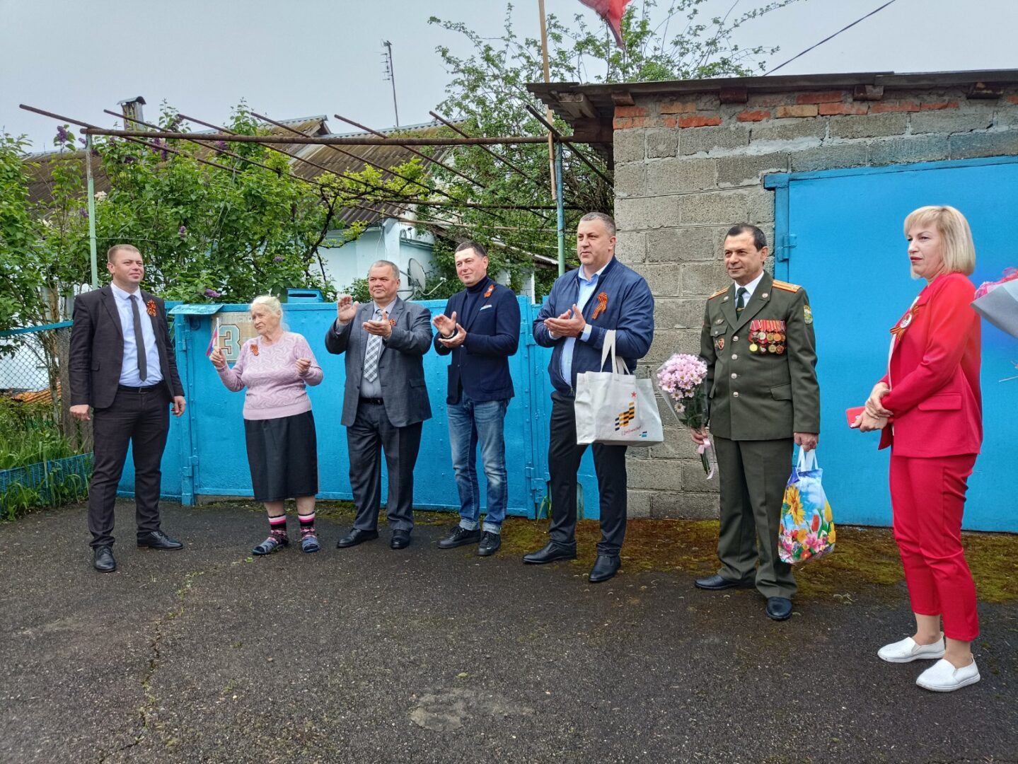 Ветеранов войны поздравляют на дому | 08.05.2023 | Апшеронск - БезФормата