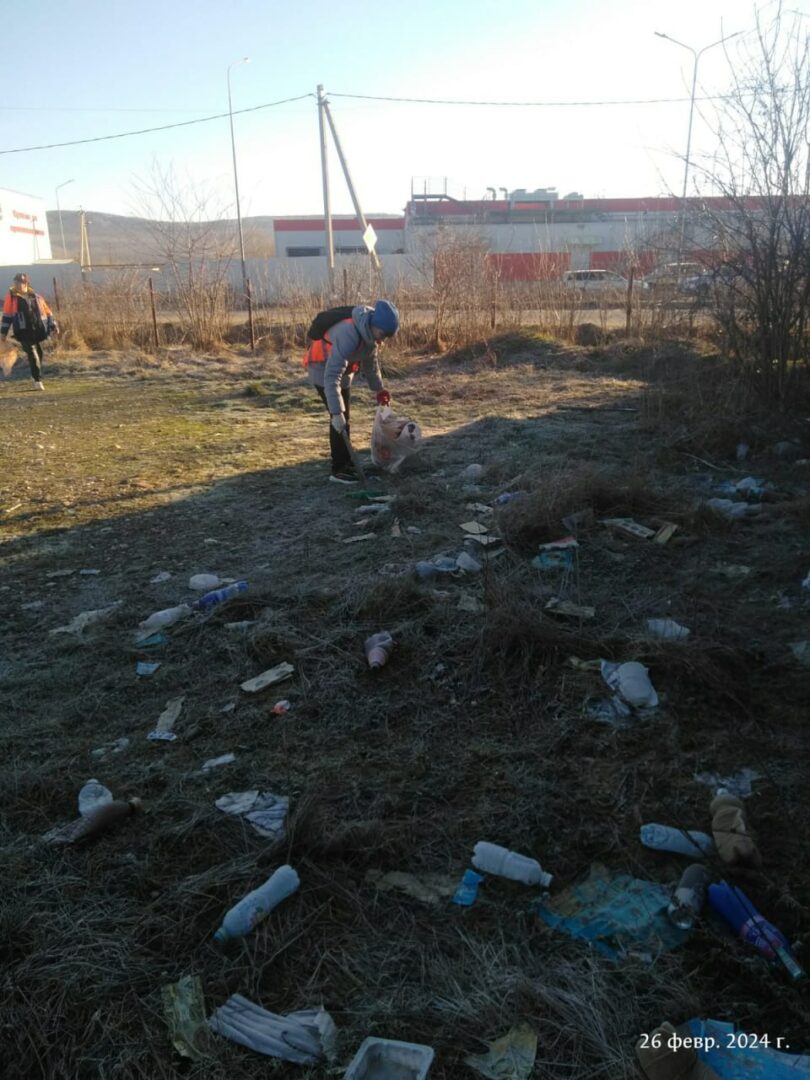 В Апшеронске идет уборка несанкционированного мусора | 26.02.2024 |  Апшеронск - БезФормата